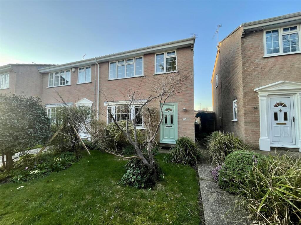 3-bed terraced on Hillside Mews, Corfe Mullen, £325,000