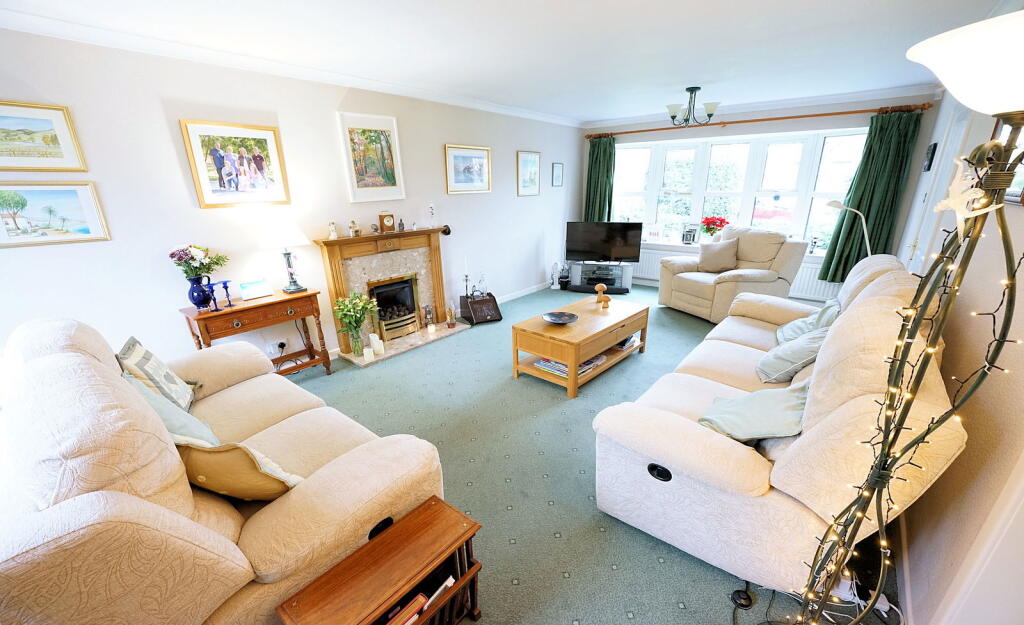 Uncombe Close, a mature setting in a sought after part of Backwell photo 4