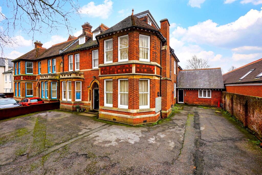 Main image of property: 61a London Road, Canterbury