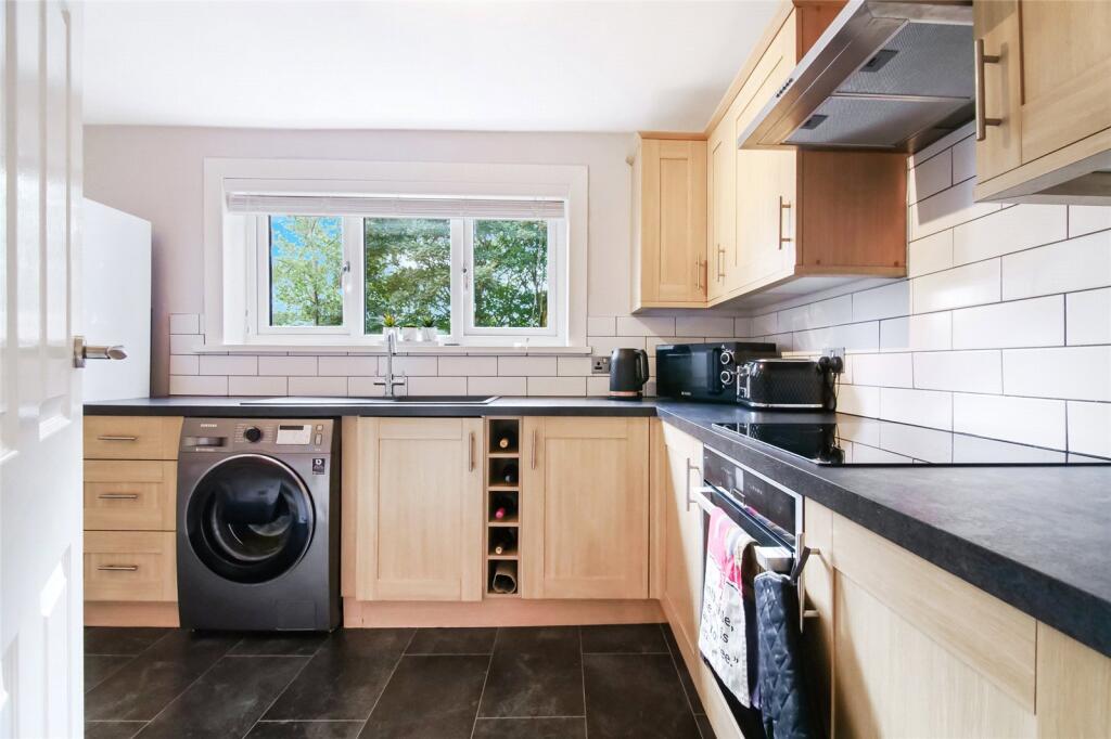 Apartment in Paisley, Renfrewshire - More