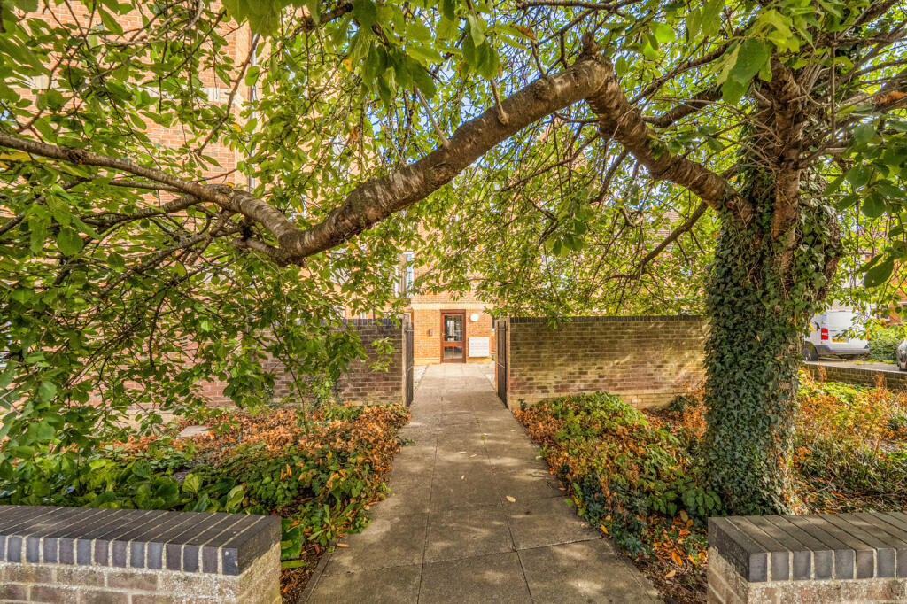 Apartment in Oxford - View 2