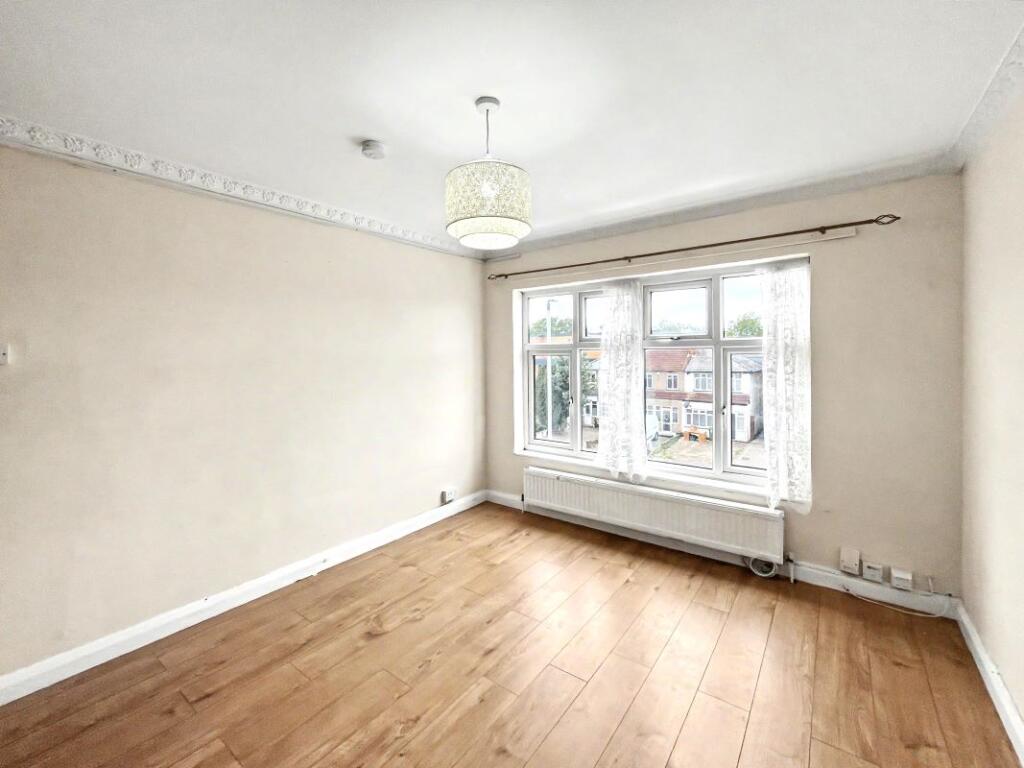 Apartment in London, Worcester Park - View 3
