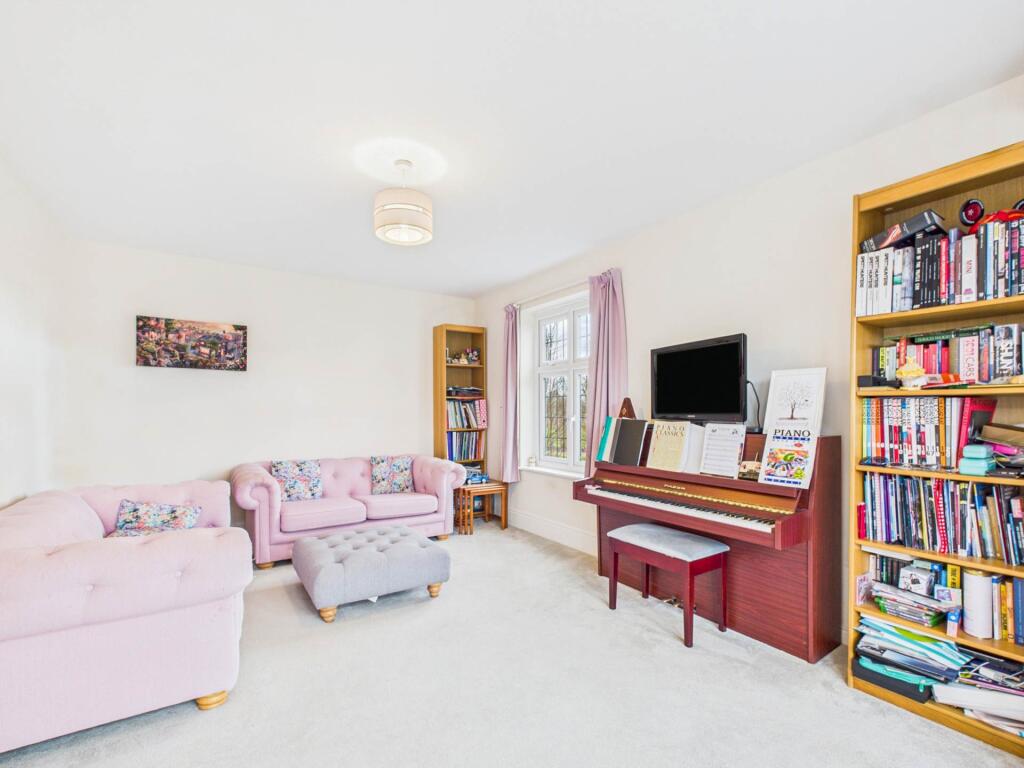 Medlar Street, Weston Turville - View 5