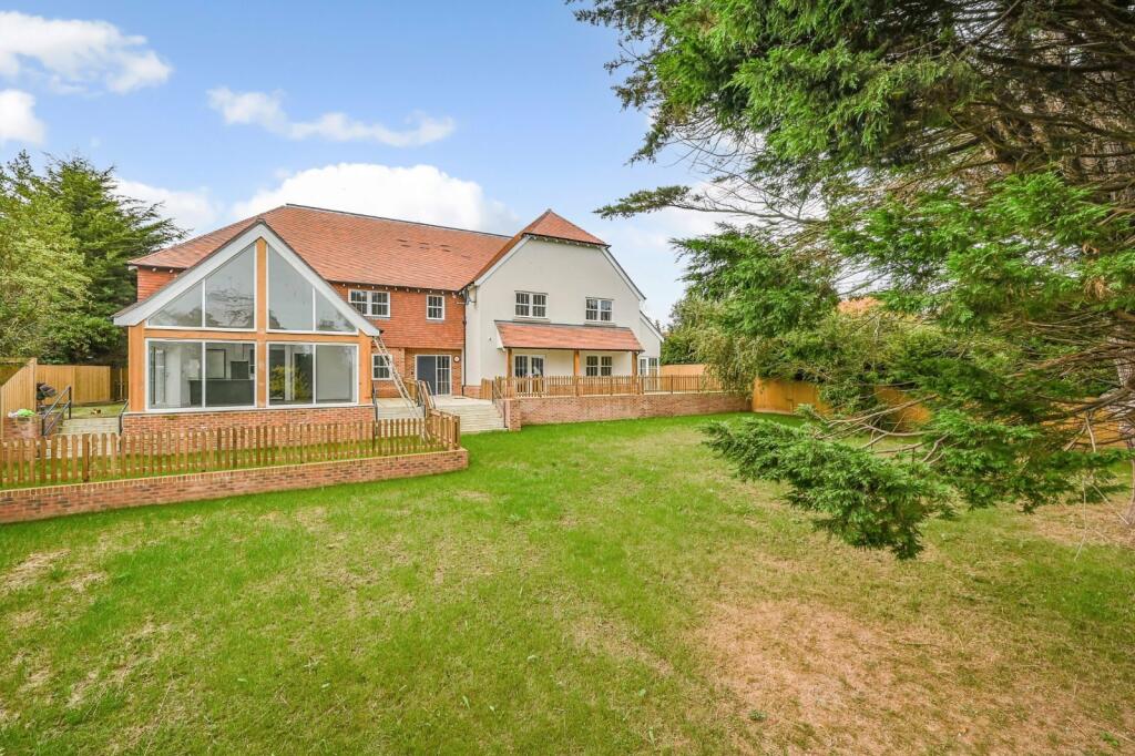 1-bed apartment on School Road, Saltwood, Hythe, Kent, CT21, £315,000