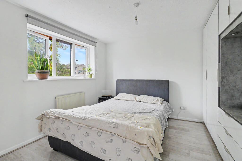 House in Slough - View 5