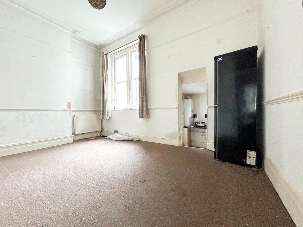 Apartment in Southend-on-Sea, Essex - View 5