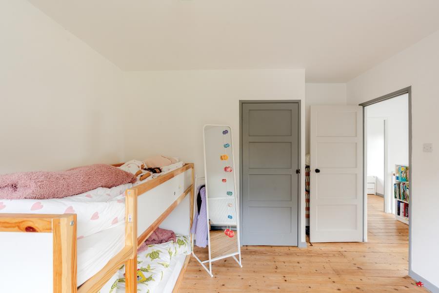 3 bedroom end of terrace house for rent