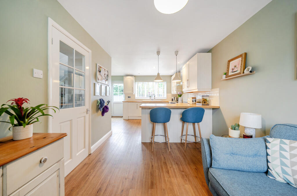 Broadfield, High Roding, Dunmow, Essex, CM6 photo 4