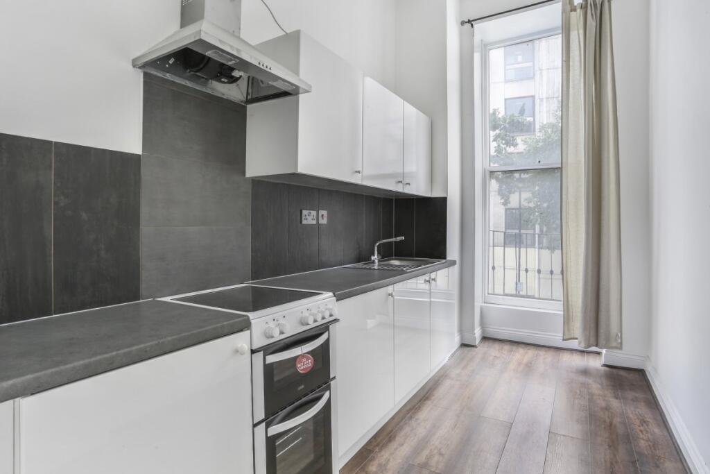 House in London - View 2