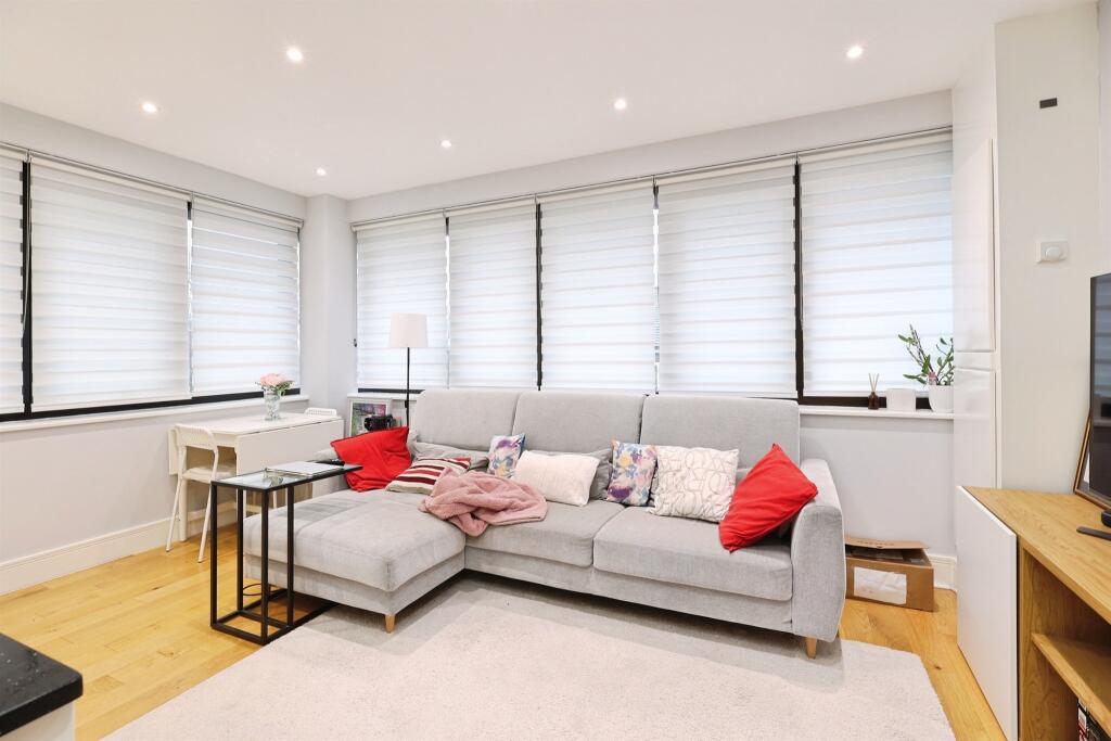 Main image of property: Oxford Road, Stokenchurch, High Wycombe