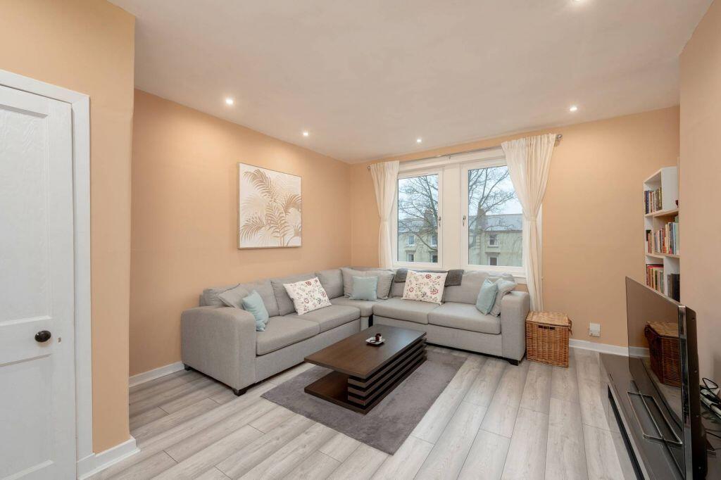 Main image of property: 243/5 Ferry Road, Trinity, Edinburgh, EH5 3AB