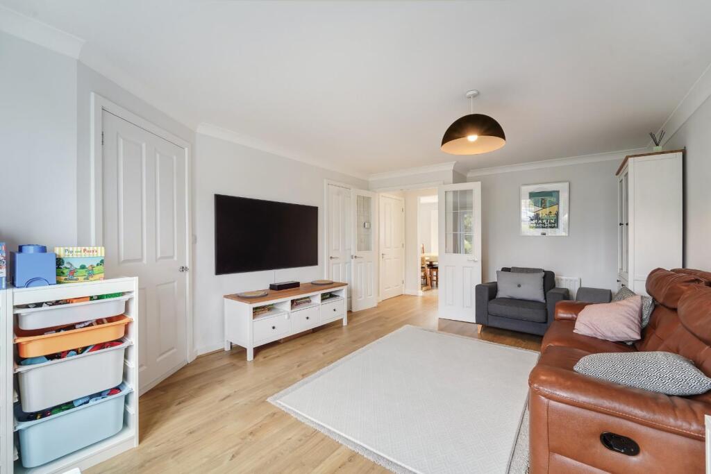 House in Tadworth, Tattenham Corner - View 3