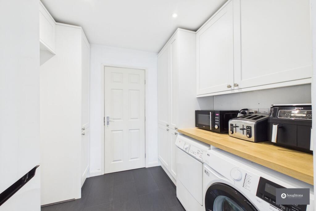 House in Brackley, Radstone Fields - More