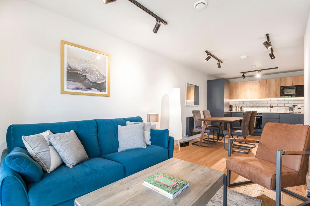 Apartment in London, Purbrook Estate, Old Kent Road - More