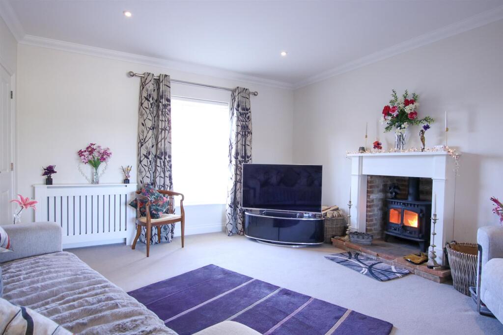 Hornbeam Road, Saxmundham photo 2
