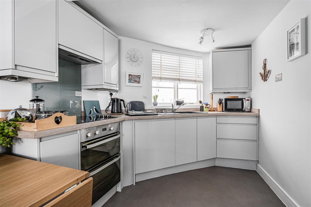 Apartment in Port Isaac, Port Gaverne, St. Endellion - View 6