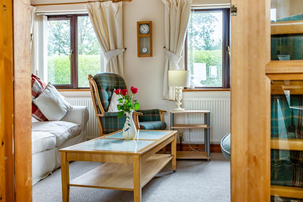 House in Temple Bar, Llanfihangel Ystrad - More