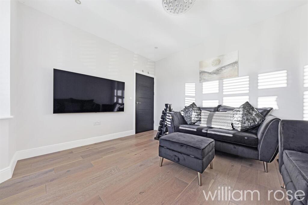 Greenstead Gardens, Woodford Green photo 3