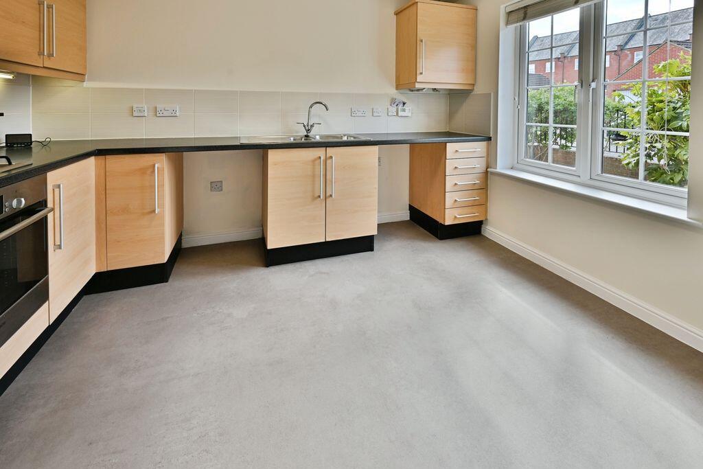 Alicia Close, Taw Hill, Swindon photo 4