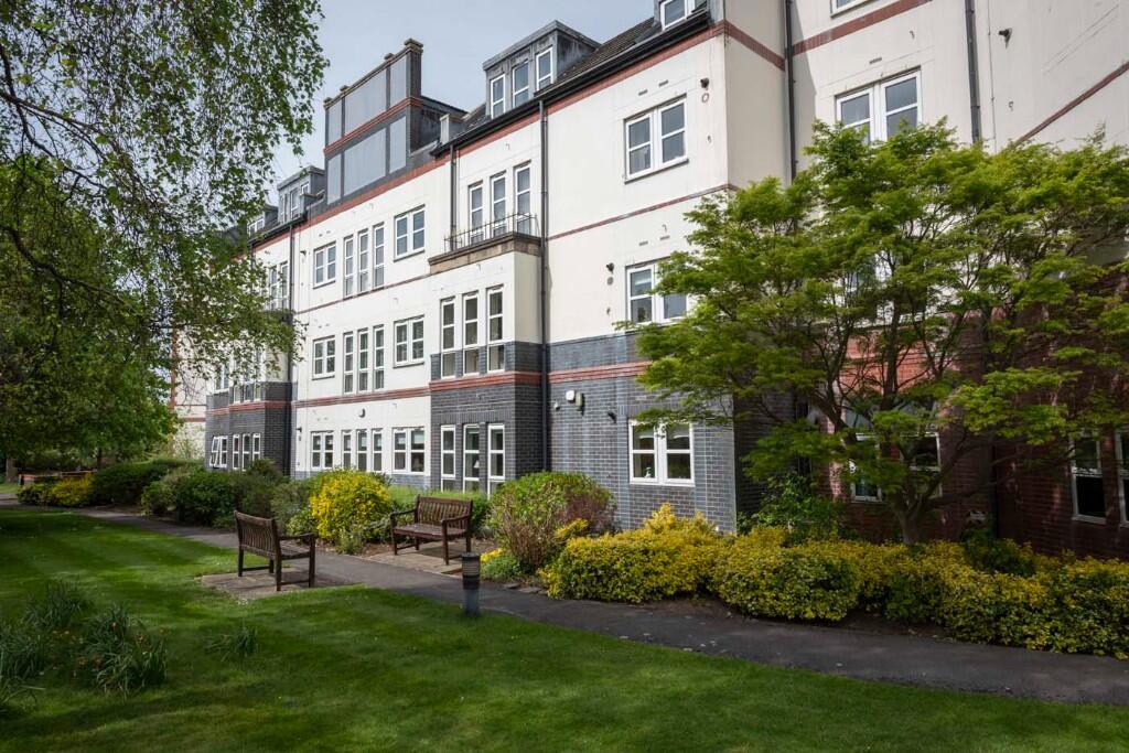 Apartment in Wirral, Liverpool City Region - View 5