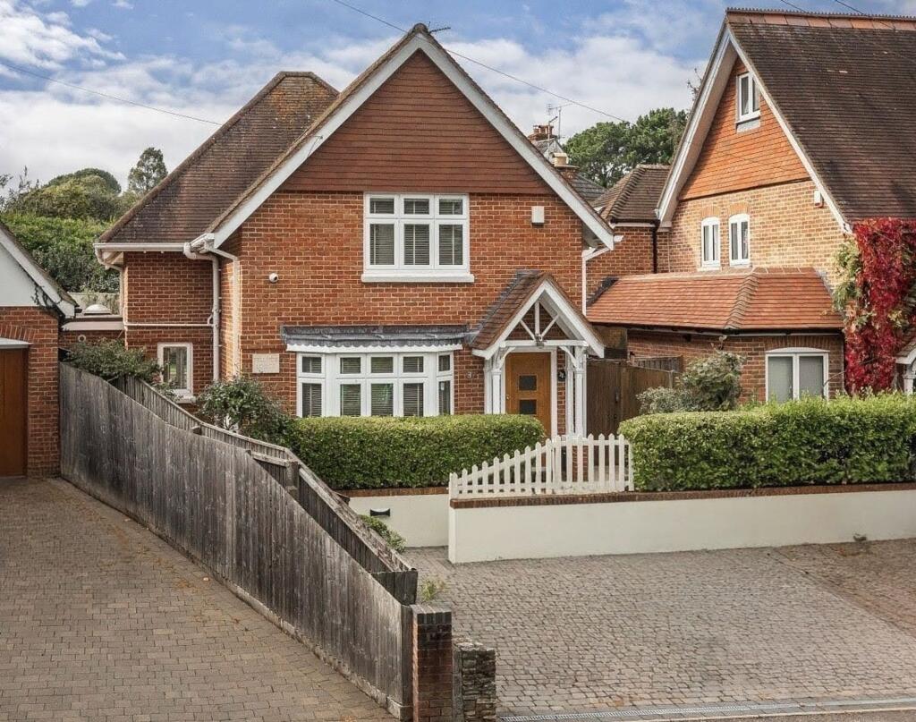 Main image of property: Fellside Lodge, Bingham Avenue, Lilliput, Poole, BH14 8ND