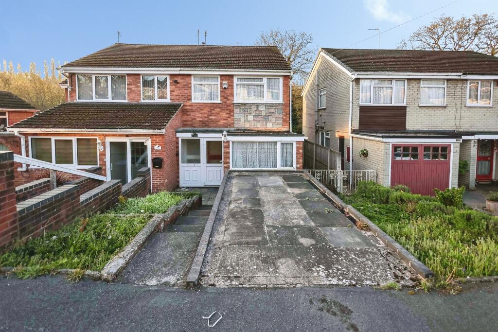 Main image of property: Chelford Crescent, Kingswinford