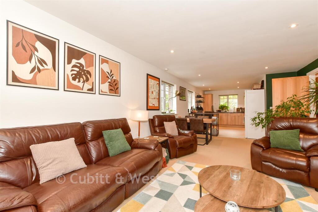 Apartment in Redhill - View 4
