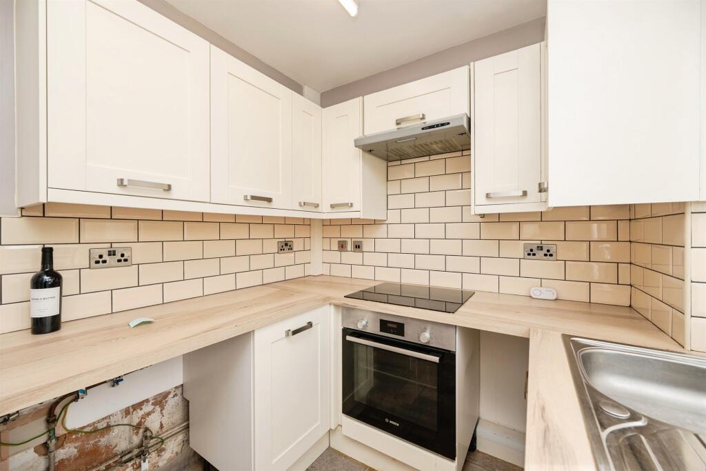 Apartment in Sandwell, West Midlands - View 5