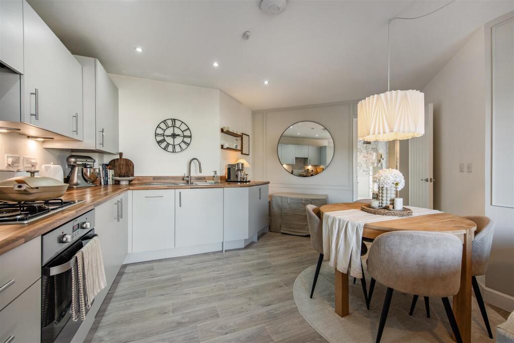 Apartment in Salisbury - View 5