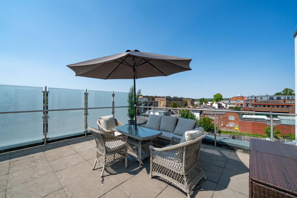 Apartment in Hemel Hempstead - View 5