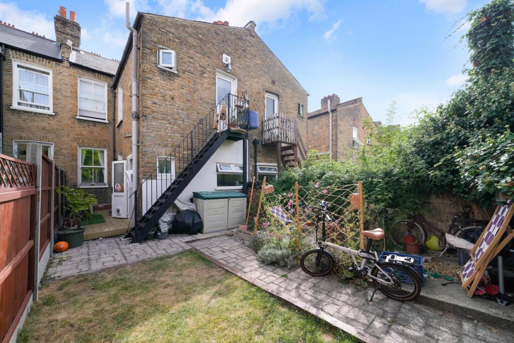 Apartment in Brentford, London Borough of Hounslow - View 4