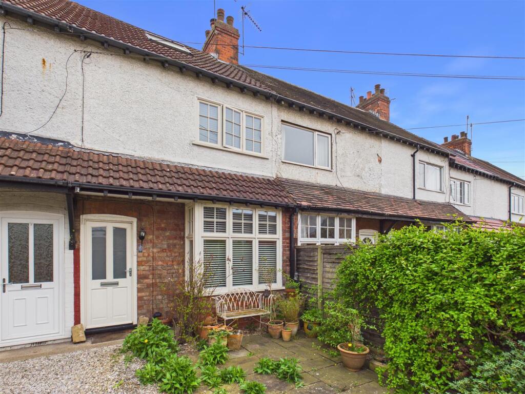 2-bed terraced on West View, North Ferriby, £157,500