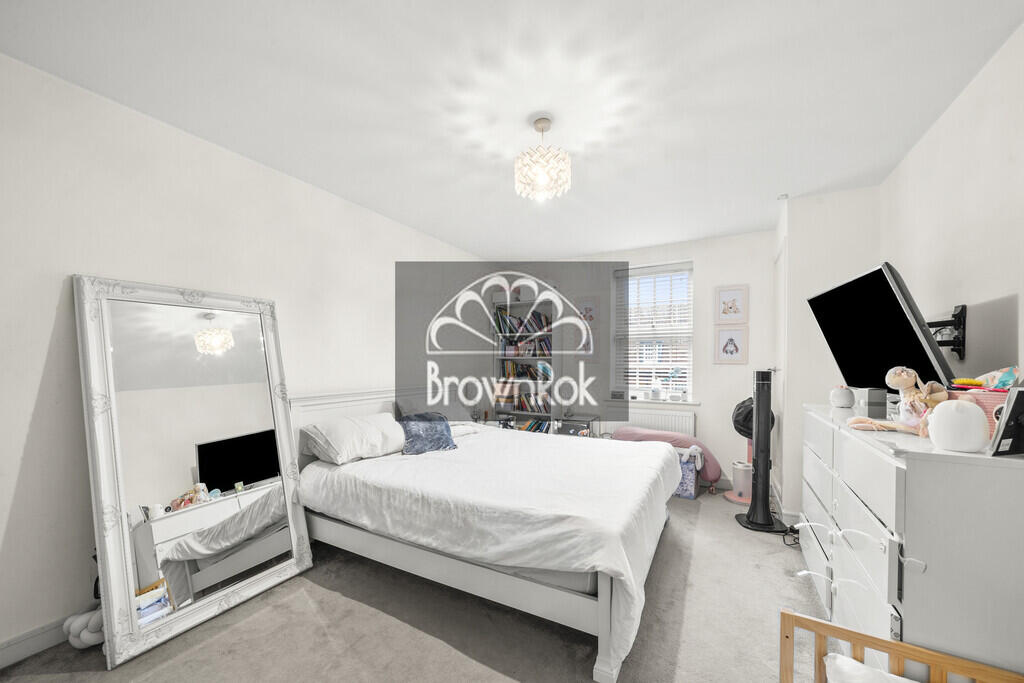 Apartment in Enfield - More