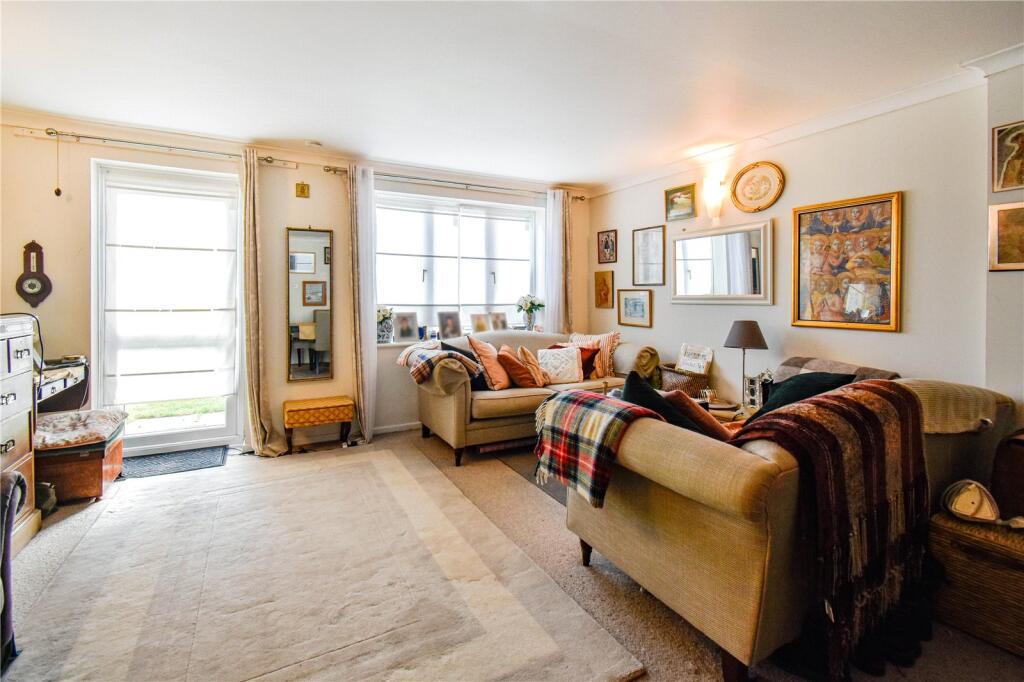 Main image of property: Lipscombe Close, Newbury, Berkshire, RG14