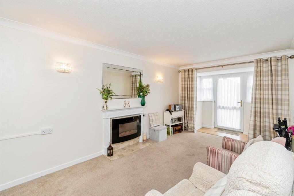 Apartment in Eastleigh, Hedge End - View 4