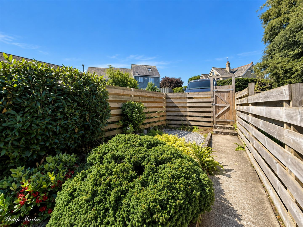 House in Truro, Ferris Town - View 2