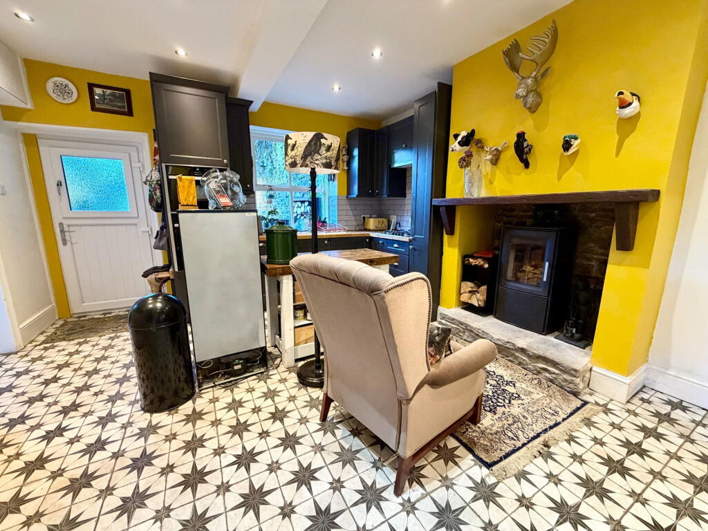 House in Huddersfield, Gilthwaites Estate, Denby Dale - More