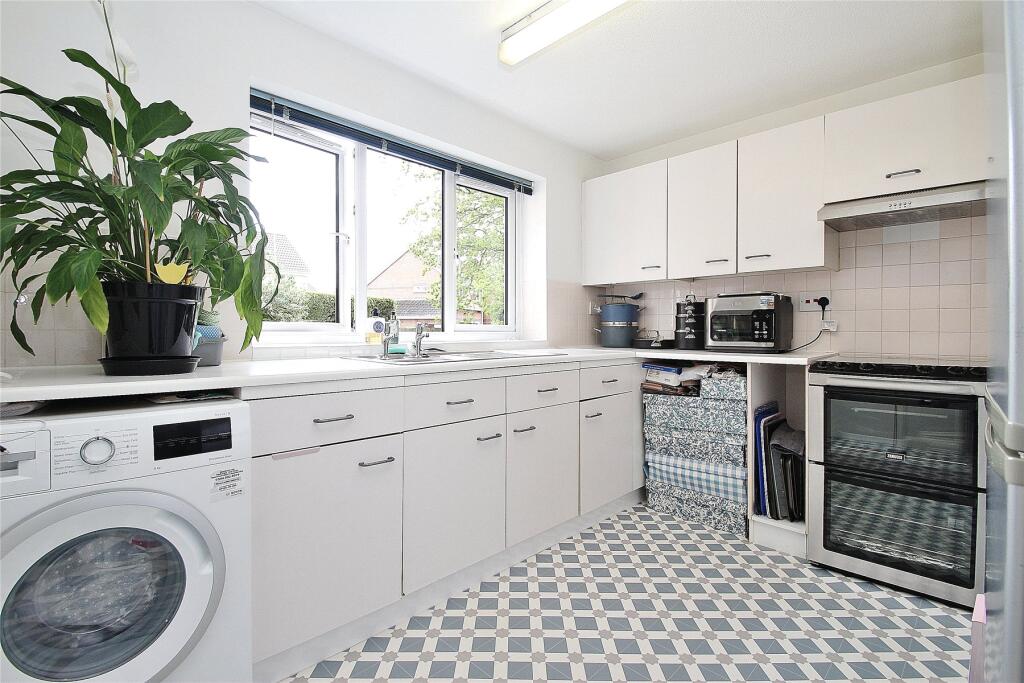 High View, Mulgrave Way, Knaphill, Woking, GU21 - View 2