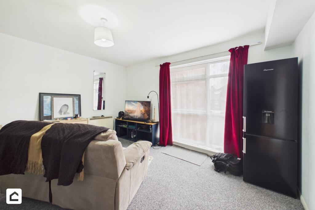 Apartment in Eastbourne, St Anthony's Hill - View 2