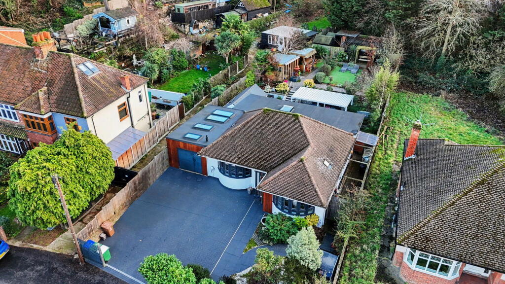 Main image of property: Halt Robin Road, Belvedere, DA17 6DN