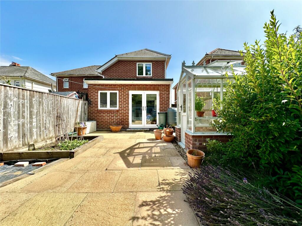 Bridge Road, Lymington, Hampshire, SO41 photo 2