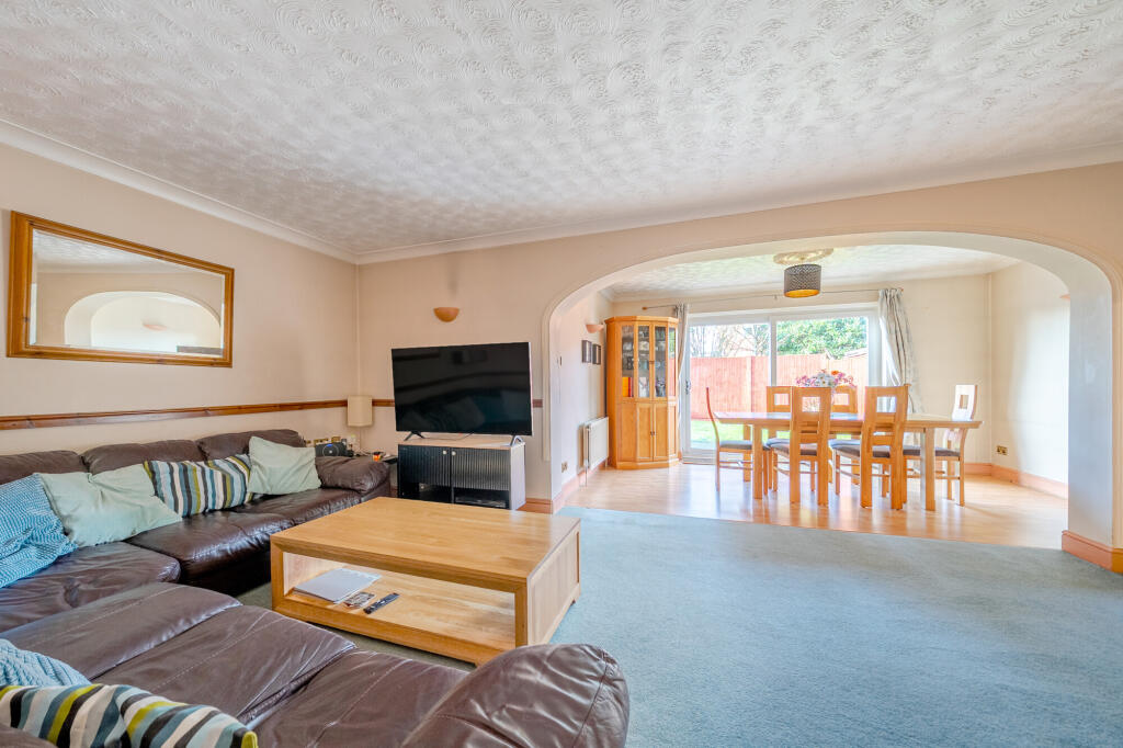 Copper Beech Close, Windsor, SL4 photo 3
