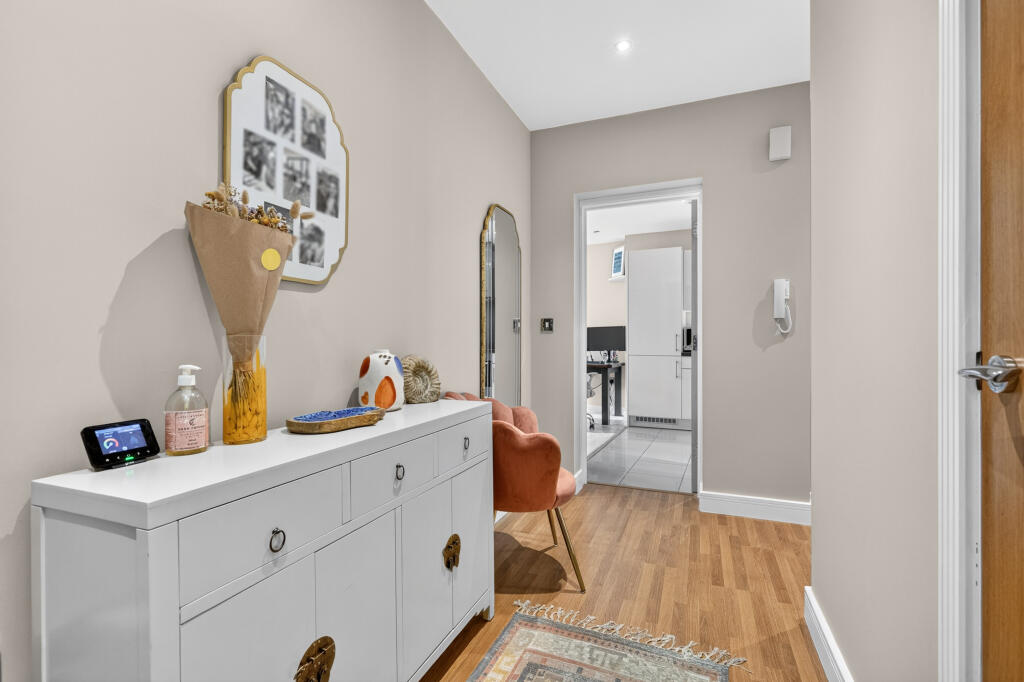 Shute End, Wokingham, RG40 photo 4