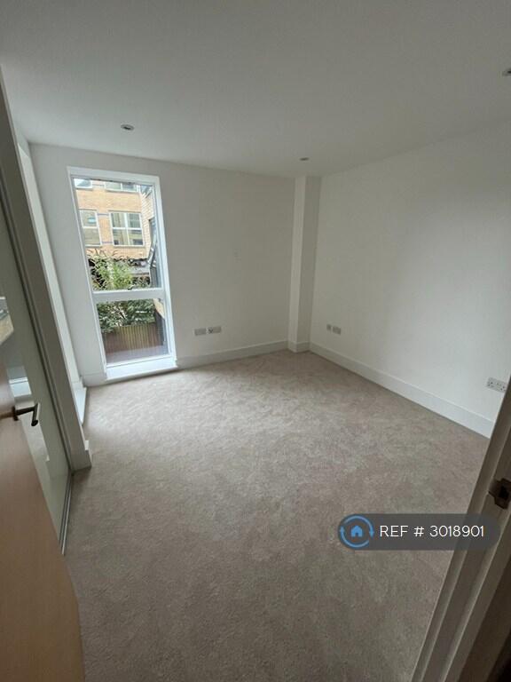 Apartment in Cambridge, Petersfield - View 5