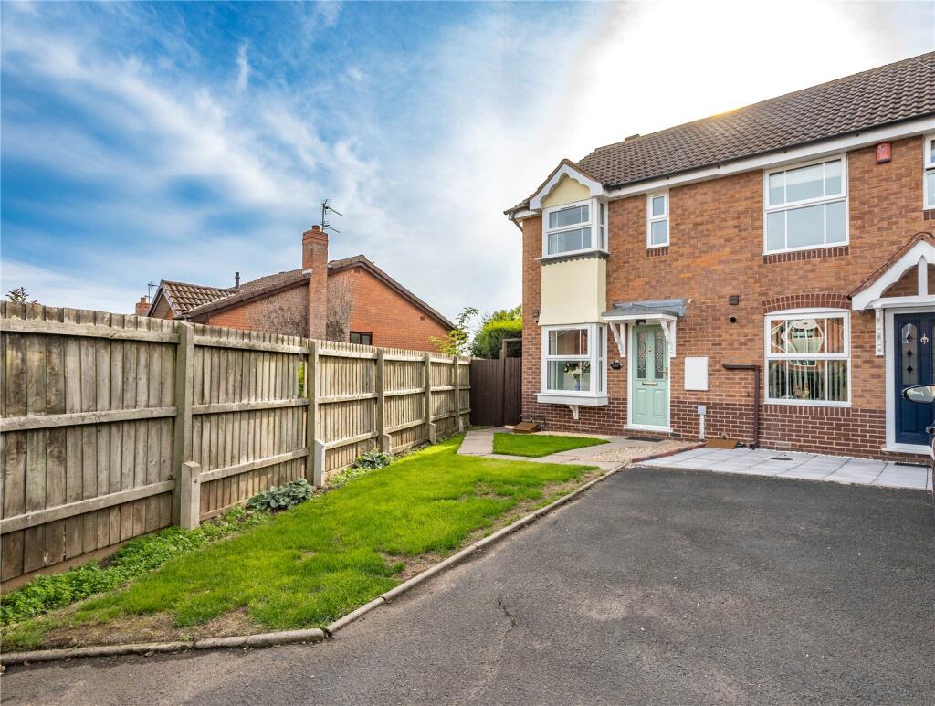 Berrow View, The Forelands, Bromsgrove, Worcestershire, B61