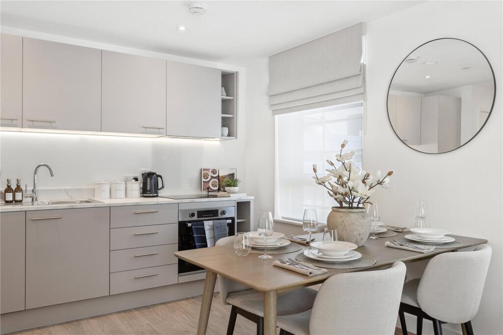 Apartment in Stevenage, Hertfordshire - More