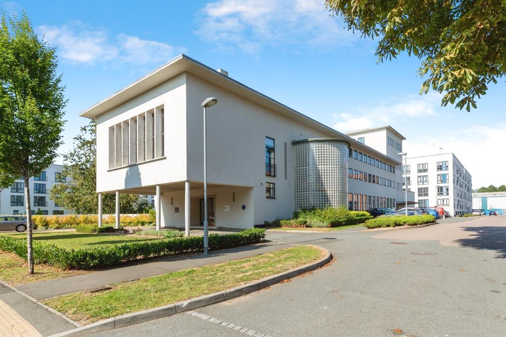 Apartment in Welwyn Hatfield, Hertfordshire - View 4