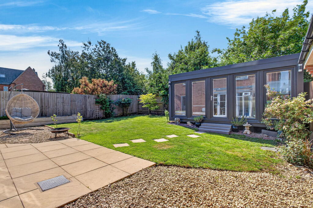 Marmion Close, Market Harborough, Leicestershire, LE16 9GS photo 2