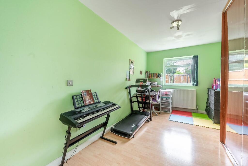 Maricas Avenue, Harrow, HA3 photo 4