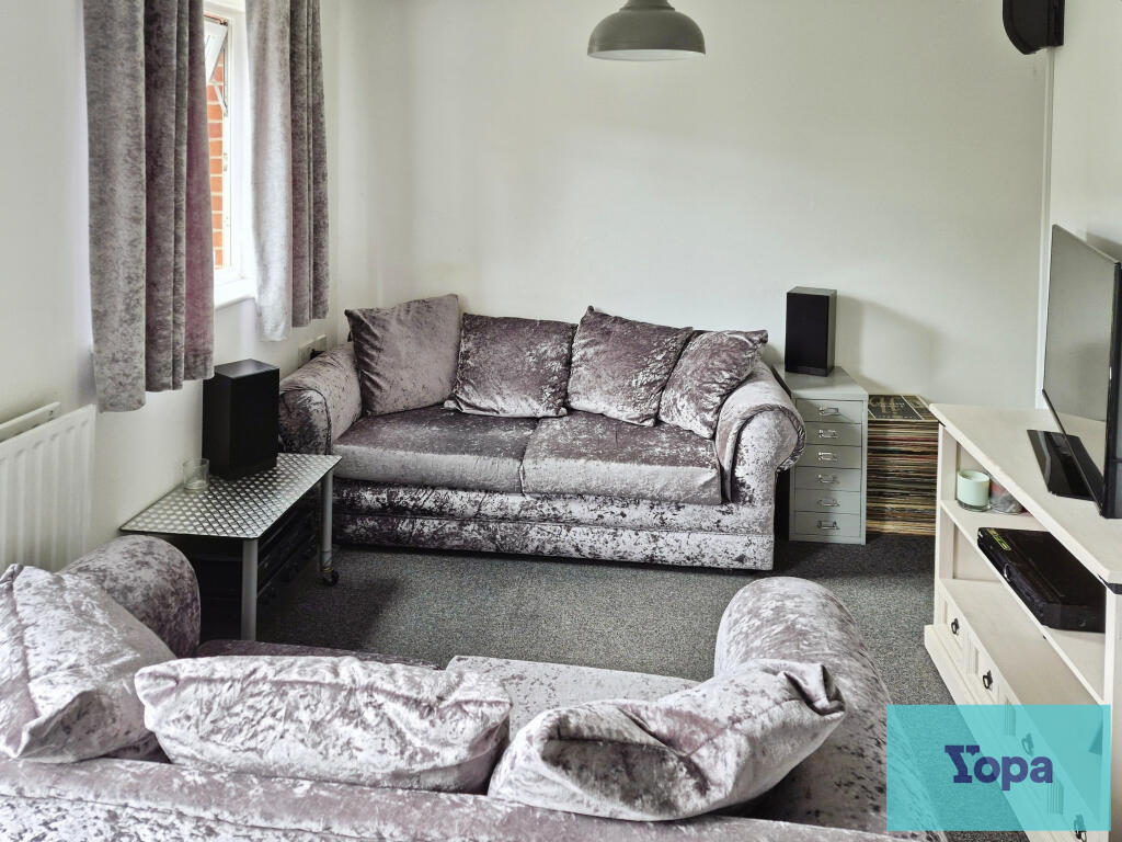 Apartment in Stoke-on-Trent - More